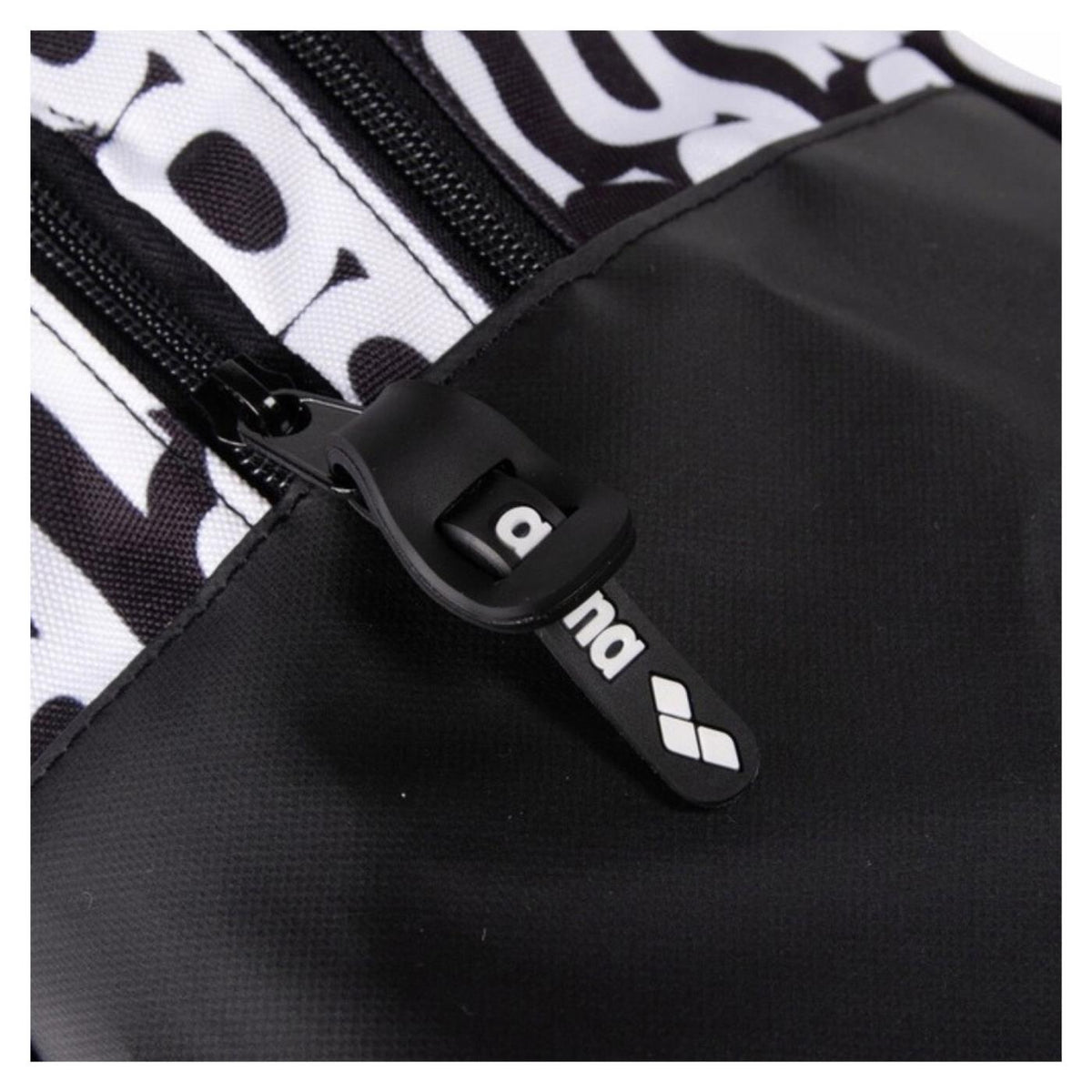 ARENA FAST SHOULDER BAG