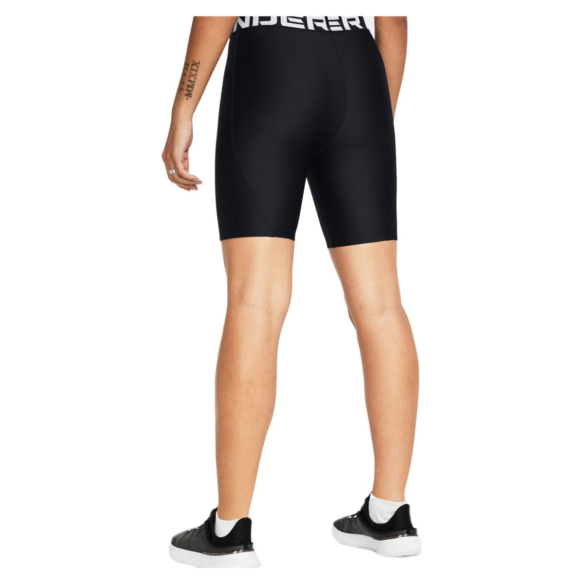 UNDER ARMOUR WOMAN HG 8IN SHORT