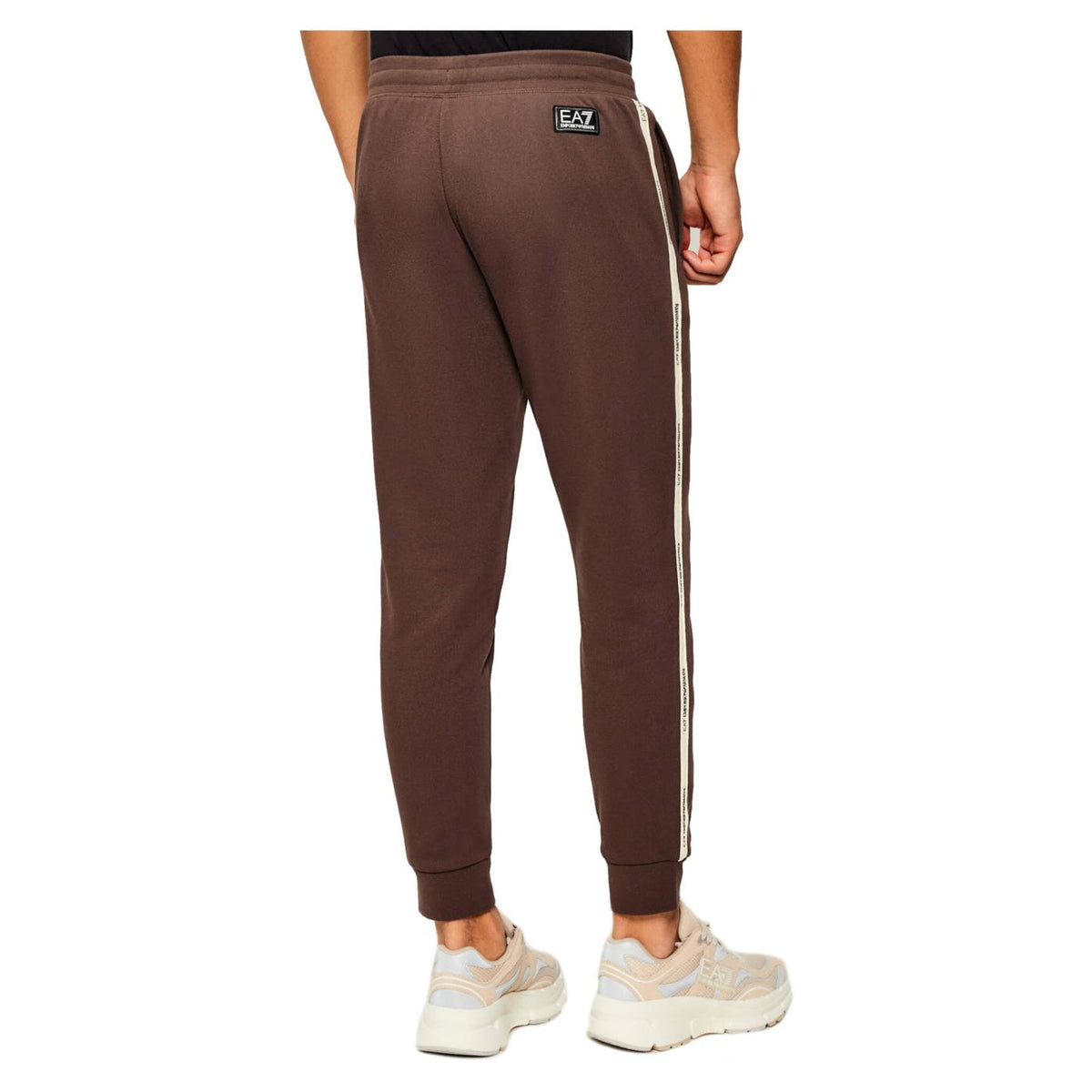 EMPORIO ARMANI 7 EA7 TRAIN LOGO TAPE PANTS - Marrone scuro - vista 3